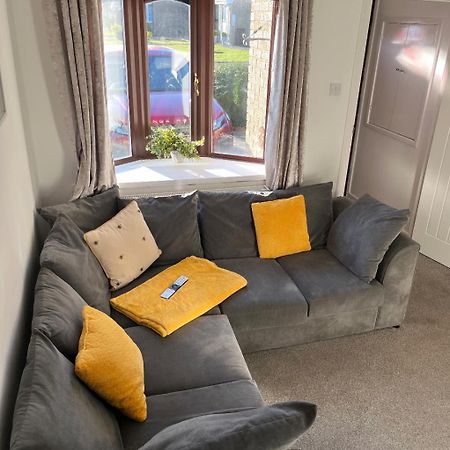 Newly Refurbished Beautiful Location 1 Bedroom Residential House 크램링턴 외부 사진