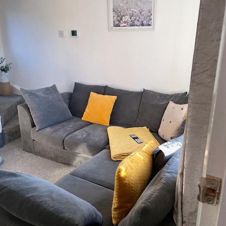 Newly Refurbished Beautiful Location 1 Bedroom Residential House 크램링턴 외부 사진