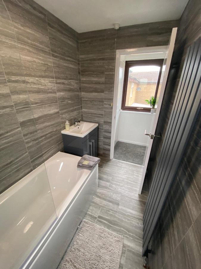 Newly Refurbished Beautiful Location 1 Bedroom Residential House 크램링턴 외부 사진