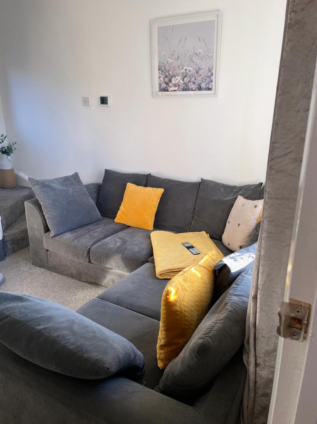 Newly Refurbished Beautiful Location 1 Bedroom Residential House 크램링턴 외부 사진