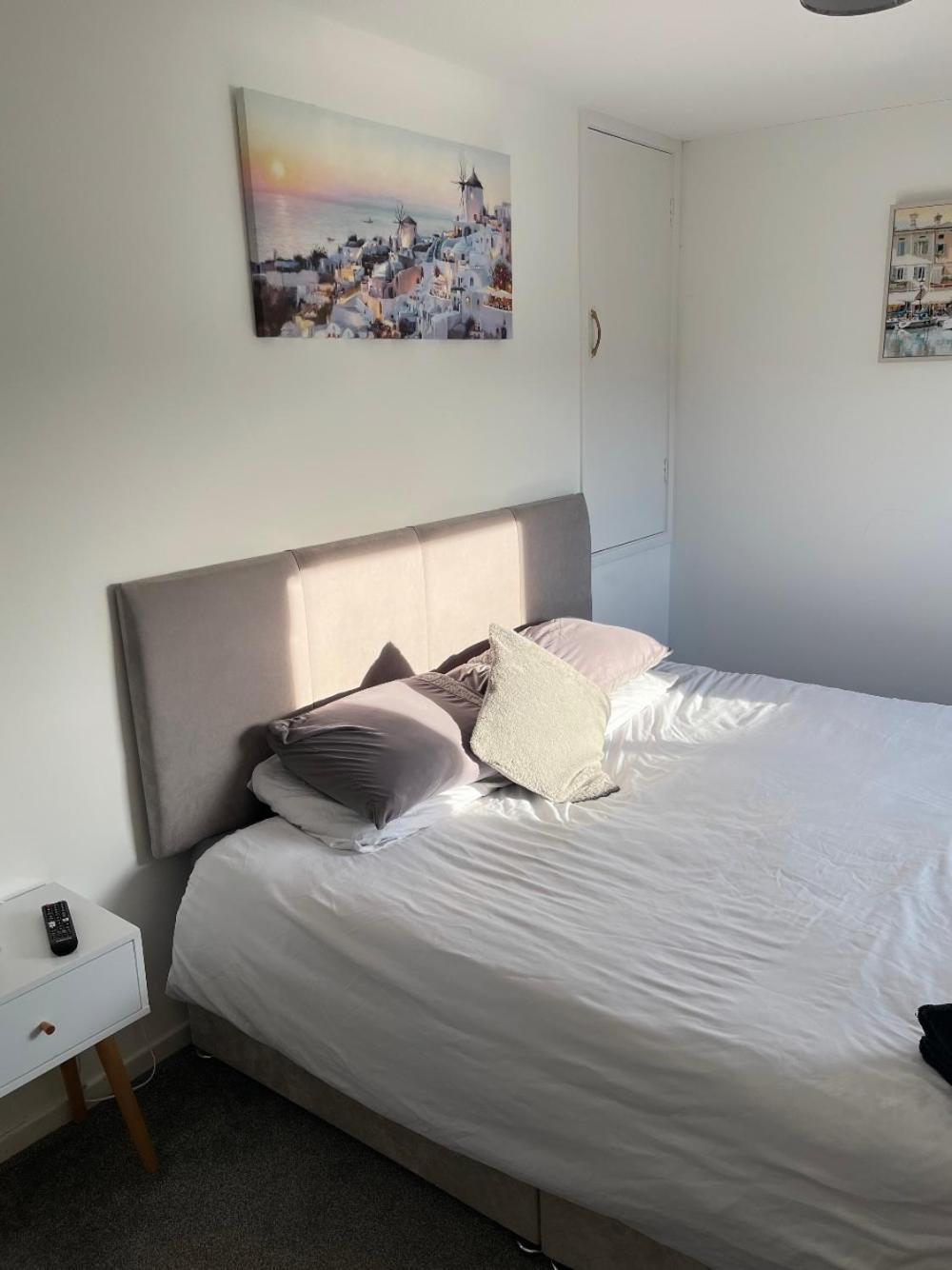 Newly Refurbished Beautiful Location 1 Bedroom Residential House 크램링턴 외부 사진